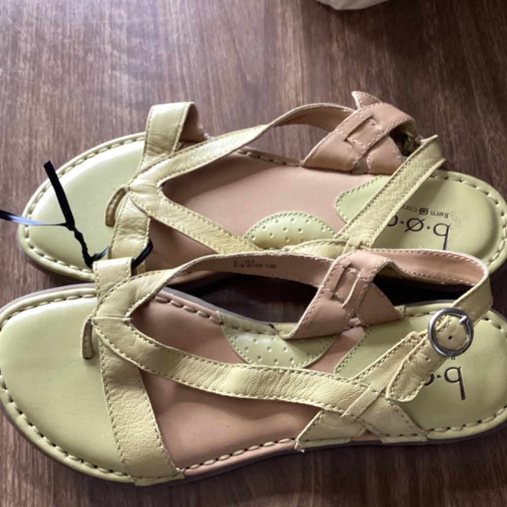 B.o.c. Sandles - Picture 2 of 6